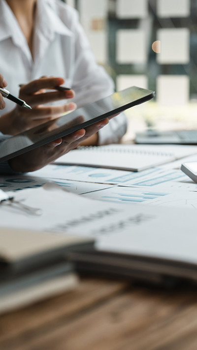 Deal-advisors-in-meeting-reviewing-documents.jpg