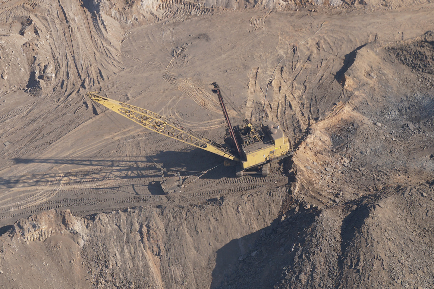 Mineral resources extraction site