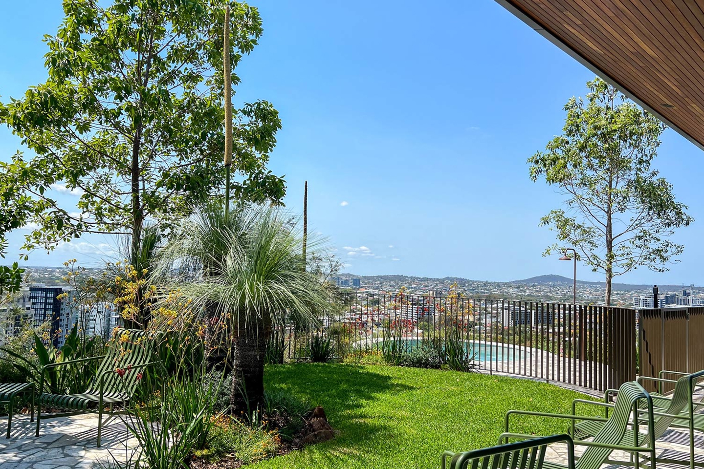 Riviere poolside: the multi-unit residential tower at Kangaroo Point, the recipient of the distinguished Award of Excellence in the Gardens category. 
