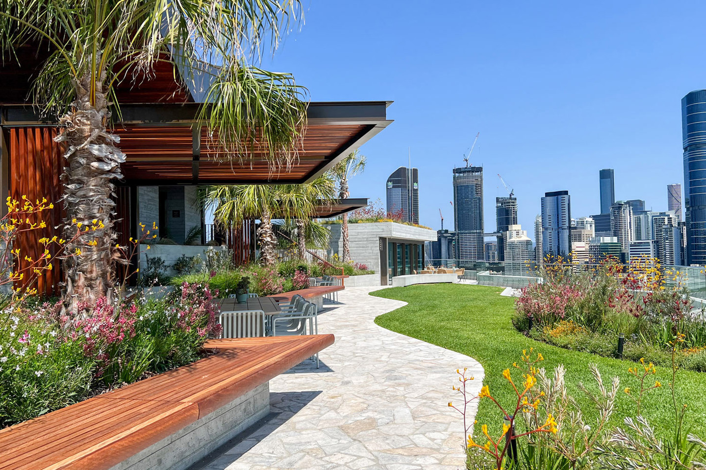 Riviere garden path: the multi-unit residential tower at Kangaroo Point, the recipient of the distinguished Award of Excellence in the Gardens category. 