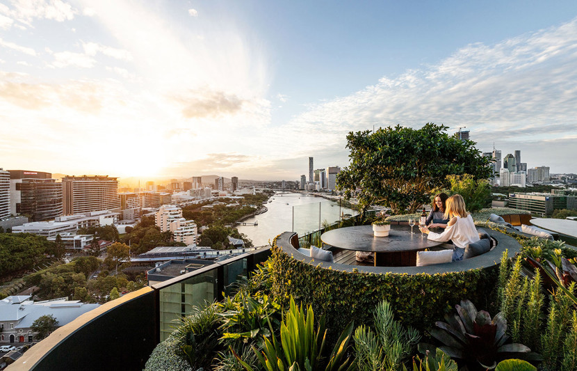 Rooftop landscape design at Oxley + Stirling Residences in South Brisbane. Image credit: Jeff Camden