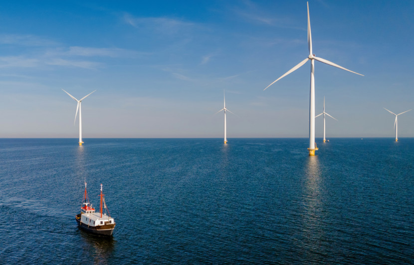 ship and offshore wind farm (photo)